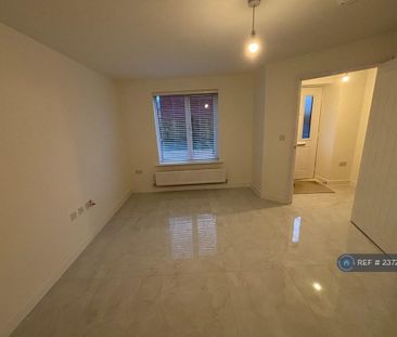 3 bedroom semi-detached house to rent - Photo 2