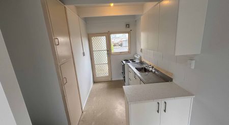 2 Bedrooms, Henderson - Photo 2