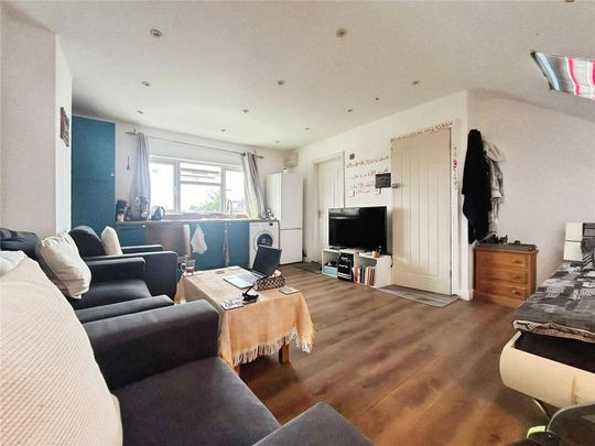 1 bedroom in a house share to rent - Photo 1