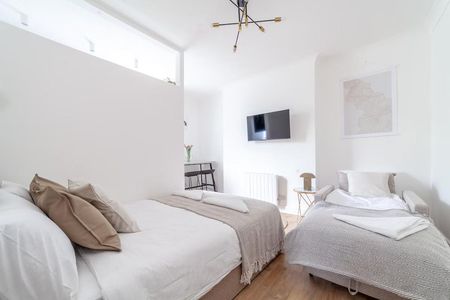 Seven Sisters Road - Photo 3