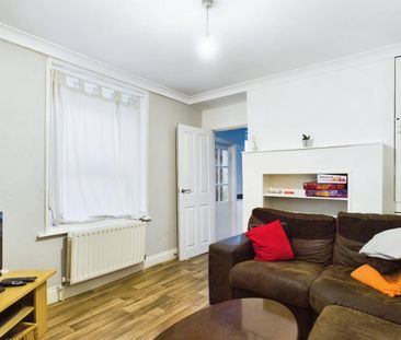 1 bedroom Flat To Let - Photo 1