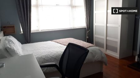 Room for rent in 4-bedroom house in Dublin - Photo 5