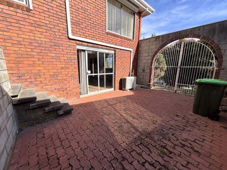 Large spacious family home - Photo 2