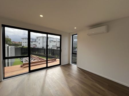 Brand New Designer Townhouses Ã¢€“ 5 Available in the Heart of Te Atatu Peninsula - Photo 5