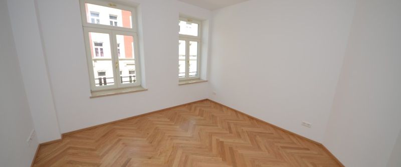 Denkmalgeschütztes Objekt mit Fußbodenheizung, Balkon und Parkett ! - Photo 1