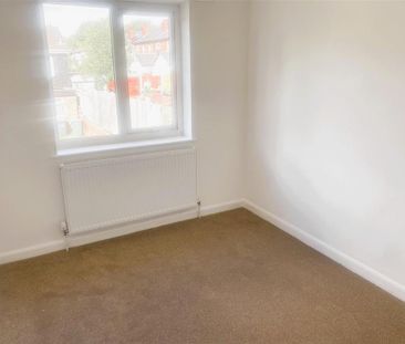 3 bedroom end of terrace house to rent - Photo 3