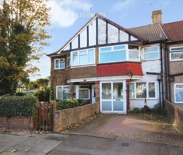 3 bedroom Semi-Detached House to let - Photo 4