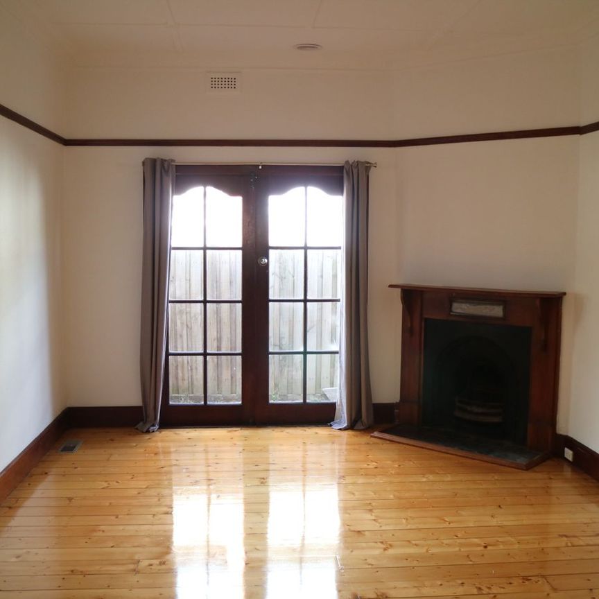 3 bedroom house with lots of space to breathe! - Photo 1