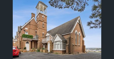 Renovated unit with plenty of character - Photo 3