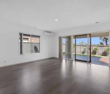 13 Page Close, Pakenham VIC 3810 - House For Rent | Domain - Photo 1