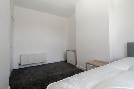 4 bedroom terraced house to rent - Photo 5