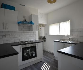 2 bedroom Flat To Let - Photo 3