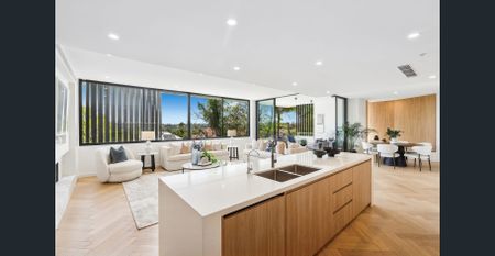 Luxury Entire Floor Apartment - Photo 2