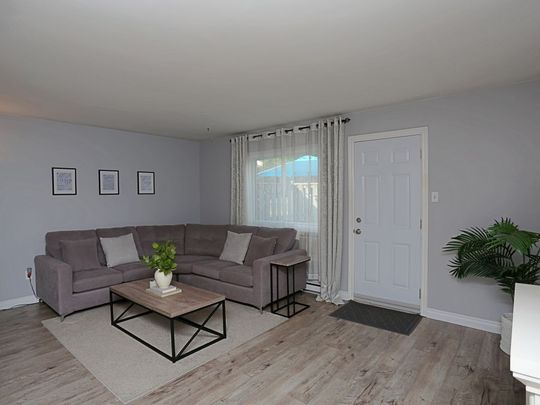 For Lease - 166 Southdale Road Unit# 7, London South, Ontario - Photo 1