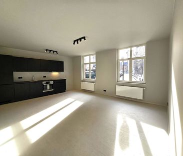 Appartement te huur in Brussel voor € 1.200 met 1 slaapkamer - Photo 2