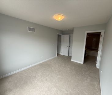 For Lease - 1060 Honeycomb Path, Oshawa, Ontario - Photo 5