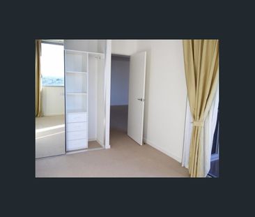 Spacious Hurstvile apartment located in East Quarter. - Photo 2