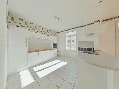 Location Appartement 3 pièces 74m² BOURG DE PEAGE 26300 - Photo 2