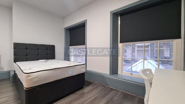 1 bedroom in a flat share to rent - Photo 1