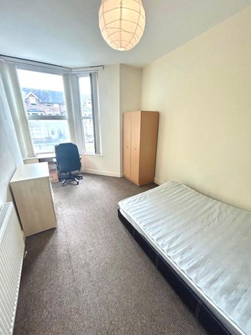 11 Bedroom Student Home – Llanbleddian Gardens - Photo 4