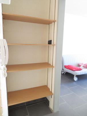 STUDIO Meublé, 23m², Rue des Marchands, 465€ H.C, Nîmes-centre - Photo 1