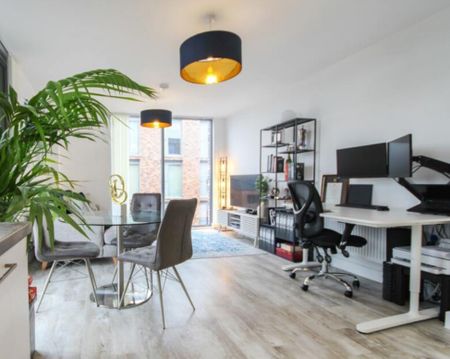 1 Bed Flat, Trent Bridge View, NG2 - Photo 2