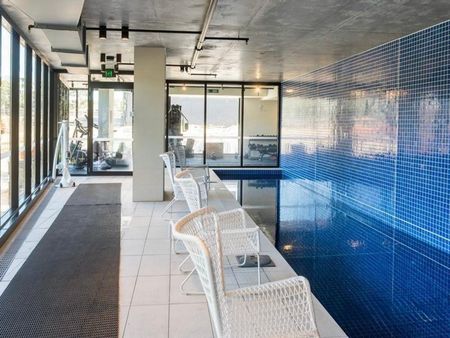 Riverside Living - Stylish Two-Bedroom Apartment in the Playhouse Development - Photo 5