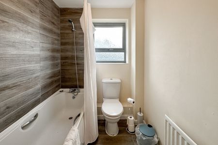 Room in a Shared House, Ashton Old Road, M11 - Photo 4