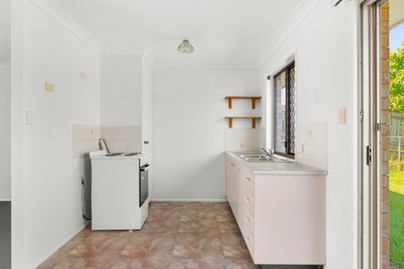 Low-set family home in a great location! - Photo 3