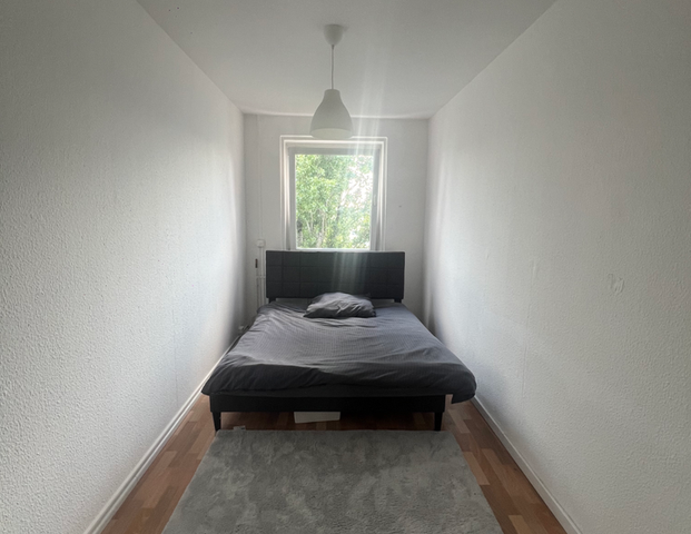 Furnished Room in WG with Balcony U Friedrichsfelde Dec-Feb 2026 - Photo 1