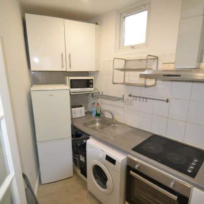 1 bedroom property to rent in Southall - Photo 4