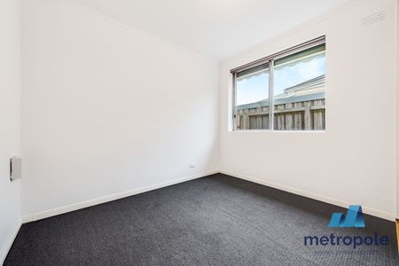 2/10 Cook Street, BRUNSWICK WEST, VIC - Photo 2