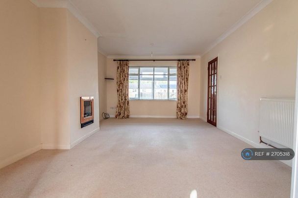 3 bedroom semi-detached house to rent - Photo 1