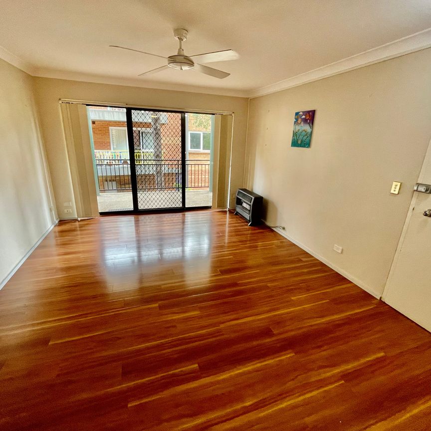 Conveniently Located Apartment! - Photo 1