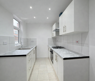 4 bedroom terraced house to rent - Photo 6
