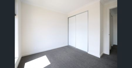 Brand-new Luxurious Dual-Level Home With Premium Features - Photo 2