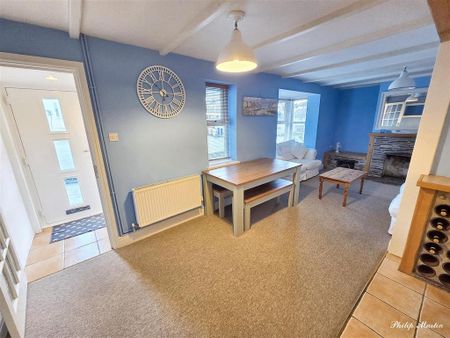 2 bedroom end of terrace house to rent - Photo 3