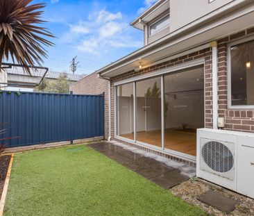 A Modern Retreat in Vibrant Coburg - Photo 4