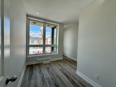 For Lease - 2007 Danforth Avenue, Toronto, Ontario - Photo 5