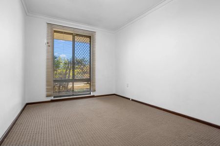 24 Tangney Crescent, Kardinya. - Photo 3