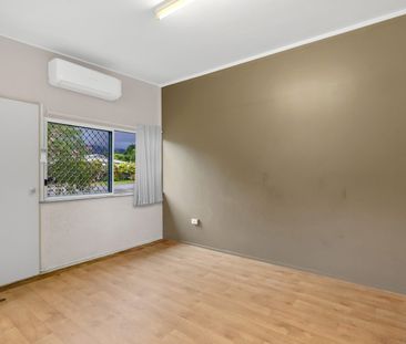 Spacious 2-Bedroom Duplex with Gardening Included - Photo 1