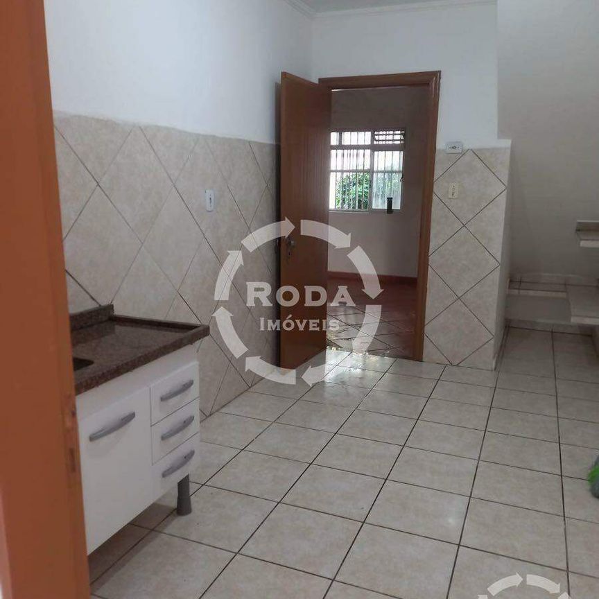 Casa – 3 dormitórios (1 suíte) – Localização estratégica – Santos – Uso residencial ou comercial - Foto 1