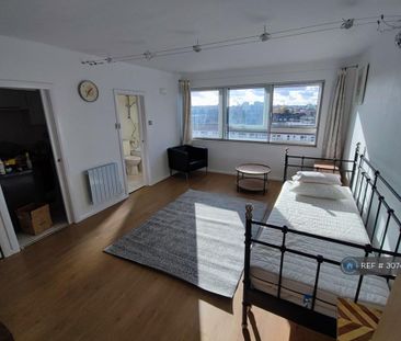 Studio to rent - Photo 2