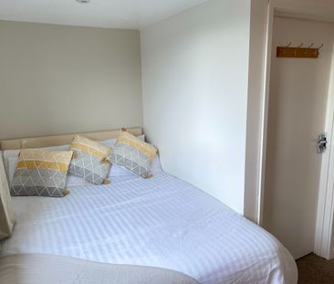 Room in a Shared House, Charter Avenue, CV4 - Photo 1