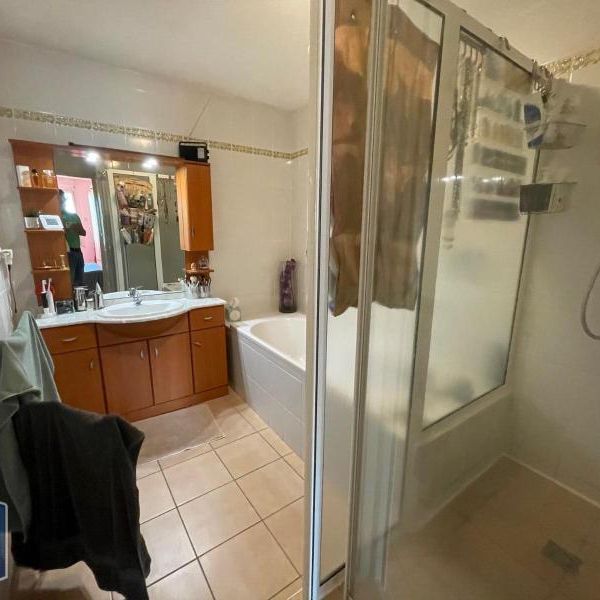 Location Appartement 2 pièces 66m² ST DENIS 97400 - Photo 1