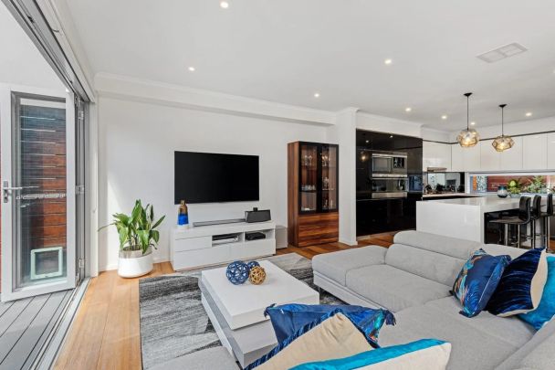 LUXURY BEACHSIDE LIVING | LOW MAINTENANCE LIFESTYLE! - Photo 1