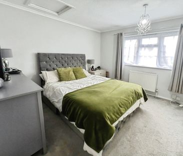 Shawbridge, Harlow - Photo 2