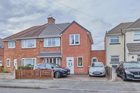 3 bedroom semi-detached house to rent - Photo 4