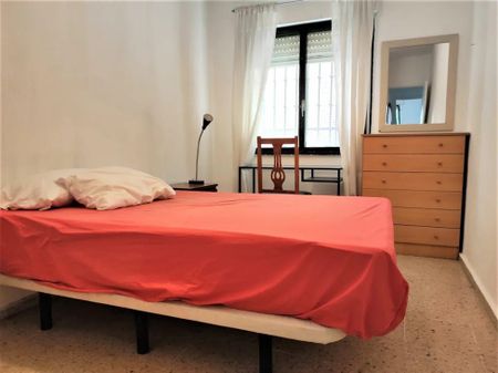 Calle Pelay Correa, Sevilla, Andalusia 41010 - Photo 4