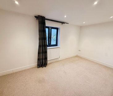 3 bedroom flat to rent - Photo 5